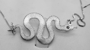 collane-anelli-con-serpente-laboratorio-orafo-roma-flambojan