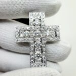 croce con diamanti taglio brillante laboratorio orafo roma italia flambojan gioielli unici e personalizzati