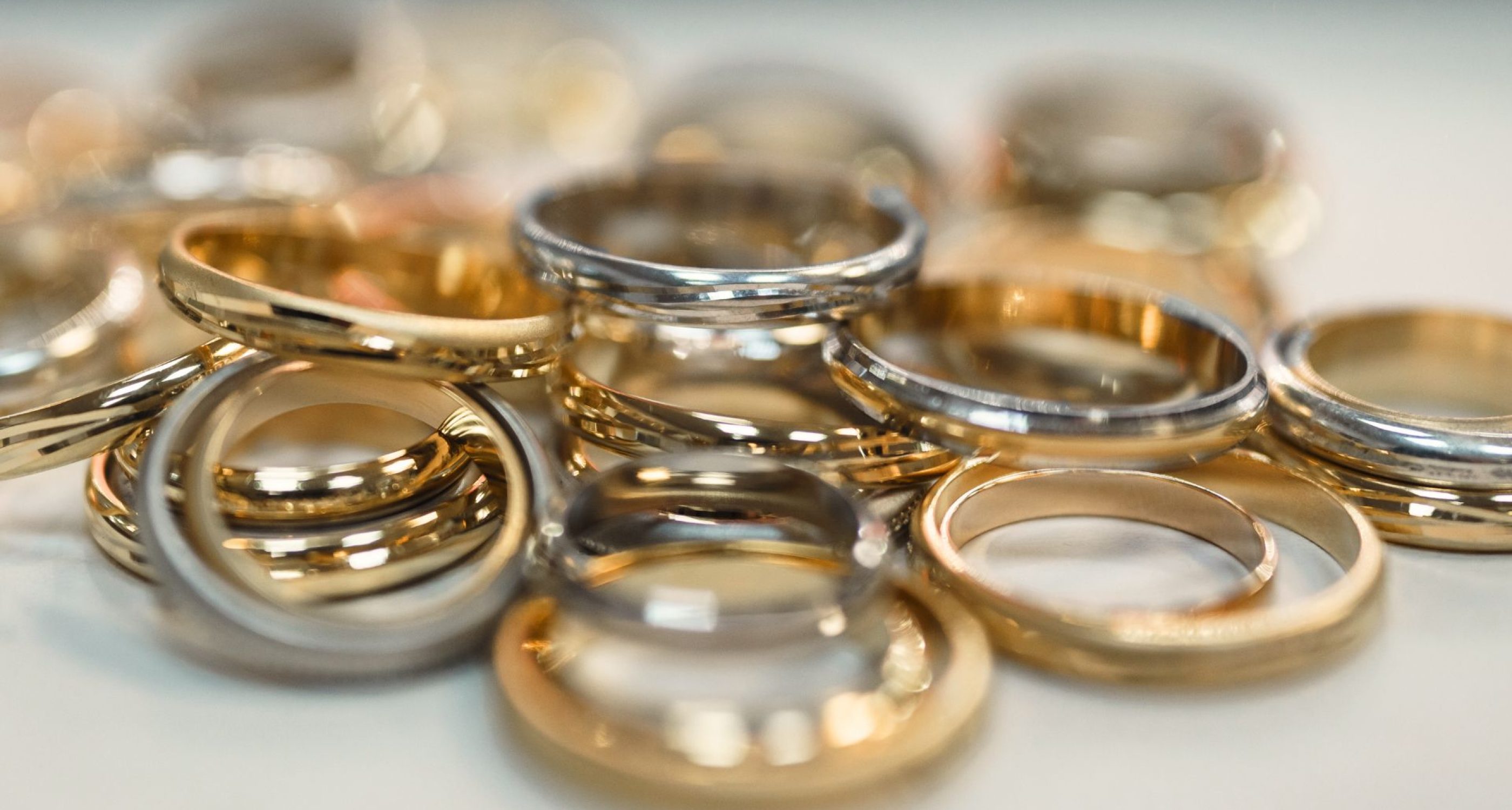 fedi CNC esclusive e uniche prodotte dal laboratorio orafo Flambojan Roma